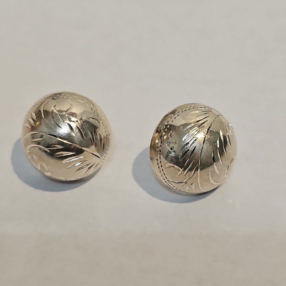 Sterling Silver ND 925 Dome Stud Earrings Engraved Leaf Design 3gr